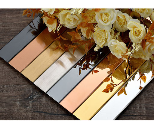 Prezzo buono Profilo decorativo dell'intarsio della disposizione delle mattonelle di forma di acciaio inossidabile U per il salone in linea