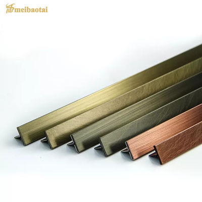 Prezzo buono La disposizione decorativa di rame bronzea T6 delle mattonelle della parete del metallo modella il profilo di acciaio inossidabile in linea
