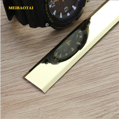 Prezzo buono Lunghezza piana dorata della striscia 10FT delle mattonelle della parete degli accessori della disposizione delle mattonelle di acciaio inossidabile in linea