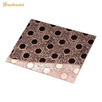 Lastra in acciaio inossidabile 304 con finitura PVD color oro rosa inciso, dimensioni 1219x3048mm