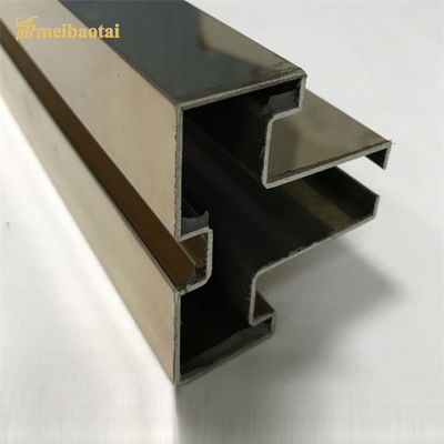 Prezzo buono La disposizione di forma irregolare delle mattonelle di acciaio inossidabile del grado 304 decora il bordo della parete in linea