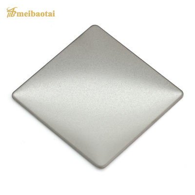 Prezzo buono Lastra decorativa in acciaio inossidabile con finitura spazzolata, spessore 0,65 mm, conforme allo standard DIN, per edilizia e decorazione in linea