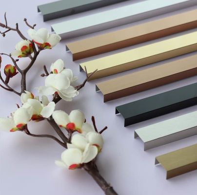304 Acciaio inossidabile U Profile Tile Trim con spessore 0,65 mm e lunghezza 2438 mm/3048 mm