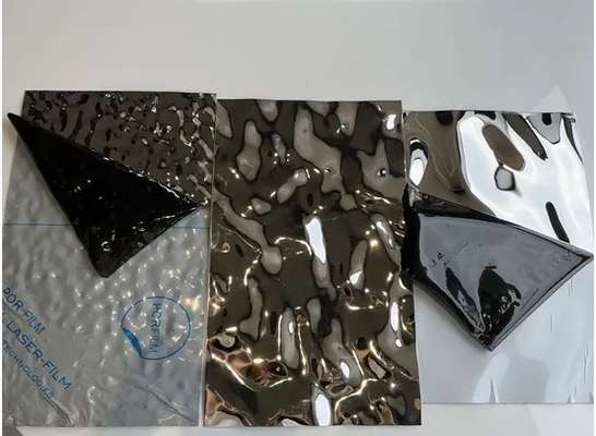 Lamiera in acciaio inox con motivo a grandi increspature d'acqua per design di interni
