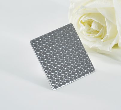 Lastra di acciaio inossidabile goffrata con finitura a specchio Grado 201 con doppio film in PVC per applicazioni decorative