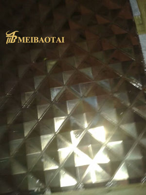201 Fogli in acciaio inossidabile in rilievo con rivestimento PVD dorato e spessore di 0,85 mm per uso decorativo