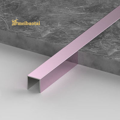 Prezzo buono Piastrelle di acciaio inossidabile U15 mm con spessore di 0,65 mm per decorazioni di pavimenti in linea