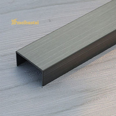 Prezzo buono 10mm Larghezza PVD Nero Spazzolato Superficie Acciaio Inox Battiscopa Piastrelle Bordatura Metallica Bullnose in linea