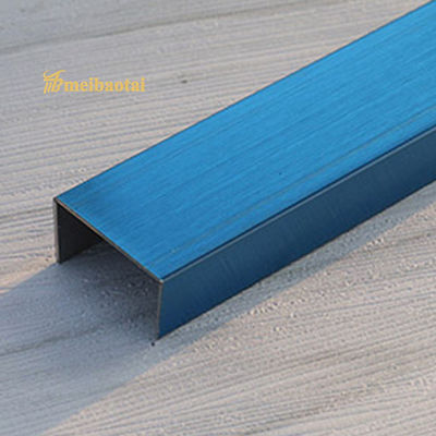Bocchetta per piastrelle in acciaio inossidabile con rivestimento PVD blu, larghezza 8 mm e spessore 0,85 mm per decorazione murale