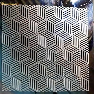 Prezzo buono Il modello di lusso 3D ha inciso il piatto d'acciaio quattro piedi 0.65mm spessi in linea