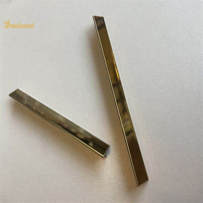 Buon prezzo Il Black Mirror della disposizione delle mattonelle di acciaio inossidabile di spessore 304 di 0.7MM ha finito in linea