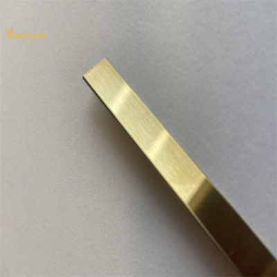 Prezzo buono La linea sottile decorativa dell'oro di forma della disposizione T delle mattonelle di acciaio inossidabile 201 304 ha finito in linea
