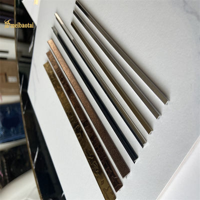 Prezzo buono L'oro decorativo della disposizione delle mattonelle di acciaio inossidabile 201 304 ha impresso finito in linea
