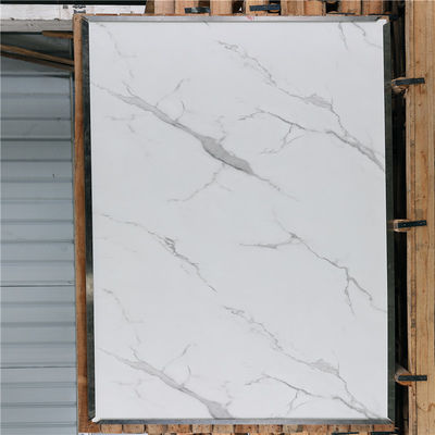 Prezzo buono Gli strati laminati inossidabili di colore bianco di legno d'imitazione del grano decorano il bordo della parete in linea